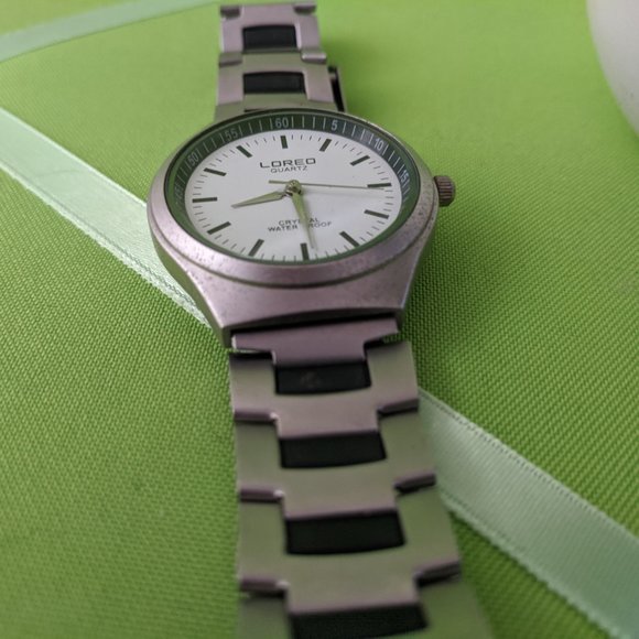 Loreo Quartz Lightweight Ultrathin Watch - Picture 3 of 5